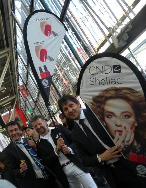CND Shellac 'Flag': segnala a tutti che nel tuo centro c'è Shellac con la nuova bandiera!